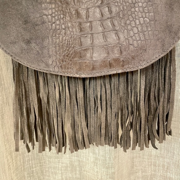 Beautiful Grey Suede Western Fringe Boho Crossbody Bag - Picture 5 of 9